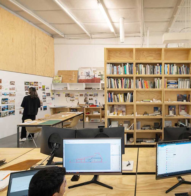 Random
            image